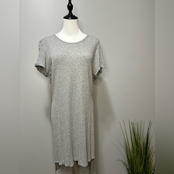 Kismet long teeshirt dress with side slits. Asymmetrical. Size large. Light grey - Picture 1 of 7
